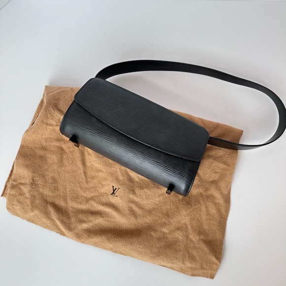Louis Vuitton Black Epi Nocturne PM Vintage Shoulder Bag - Picture 13 of 13